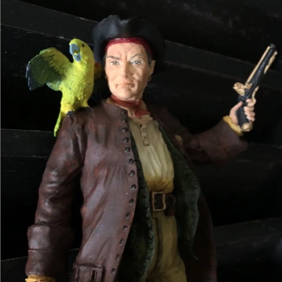ROYAL DOULTON Vintage Resin Character Sculptures Pirate Figure - Picture 3 of 7